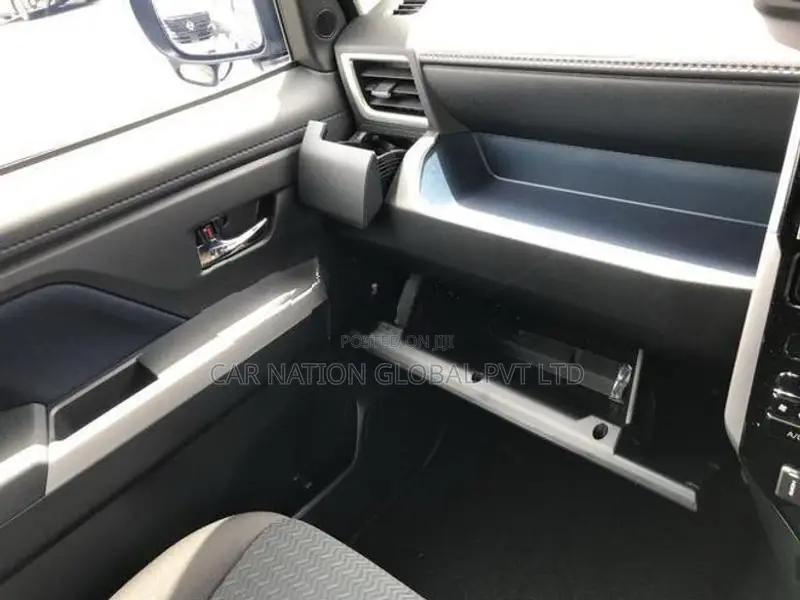 Toyota Roomy Custom G +360 Camera 2026