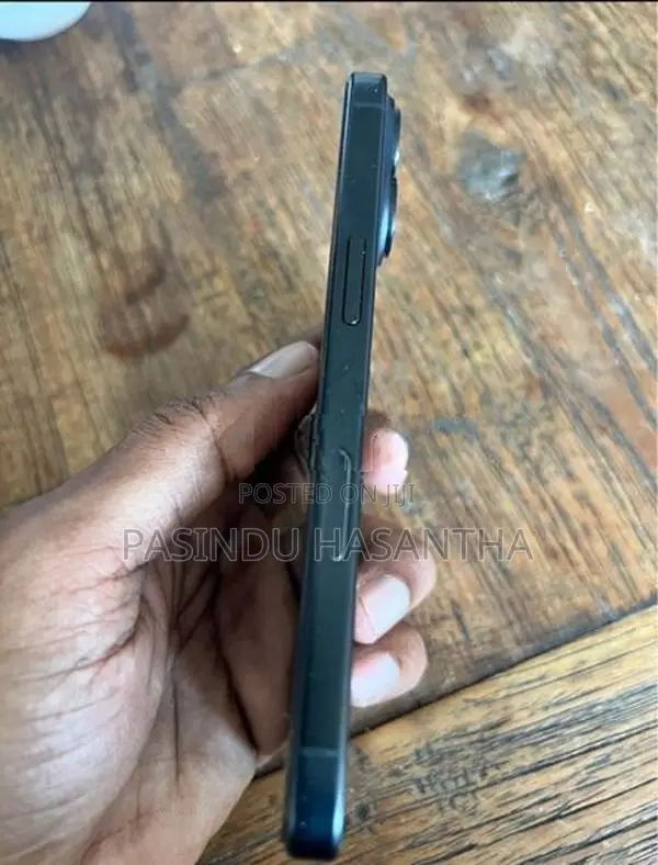 Apple iPhone 16 (Used)