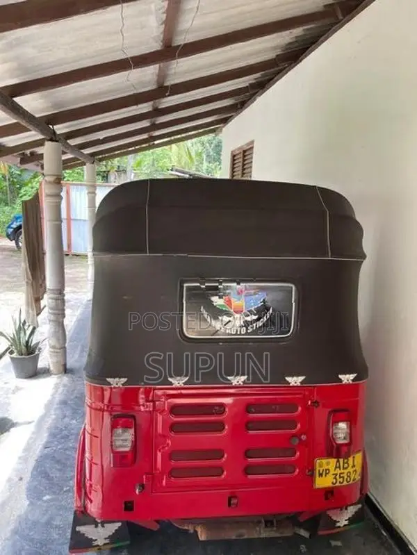 Bajaj RE 2015