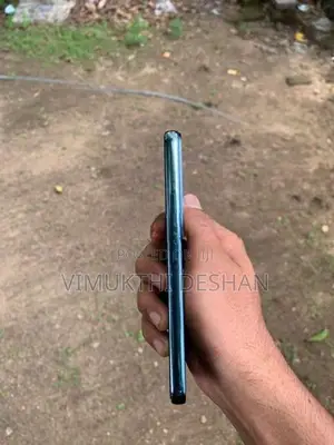 Samsung Galaxy S22 (Used)