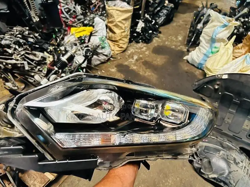 Honda Vezel Head Light
