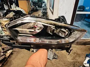 Honda Vezel Head Light