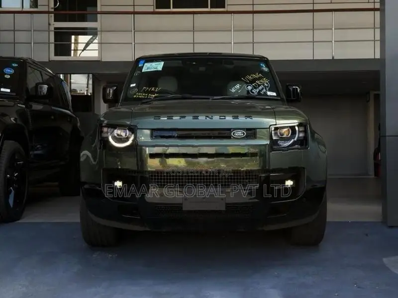 Land Rover Defender fully loaded PHEV 2026