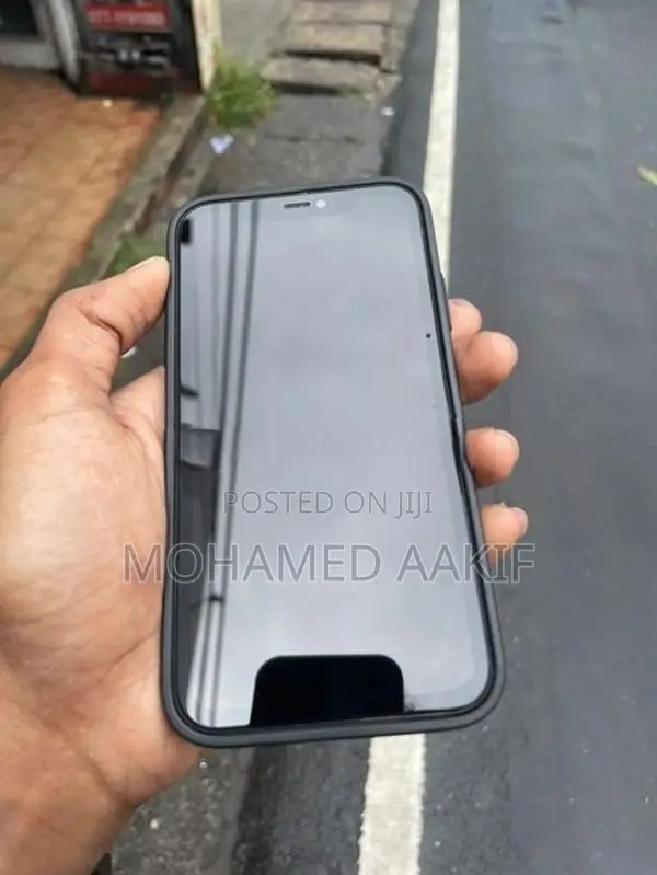 Apple iPhone 11 (Used)