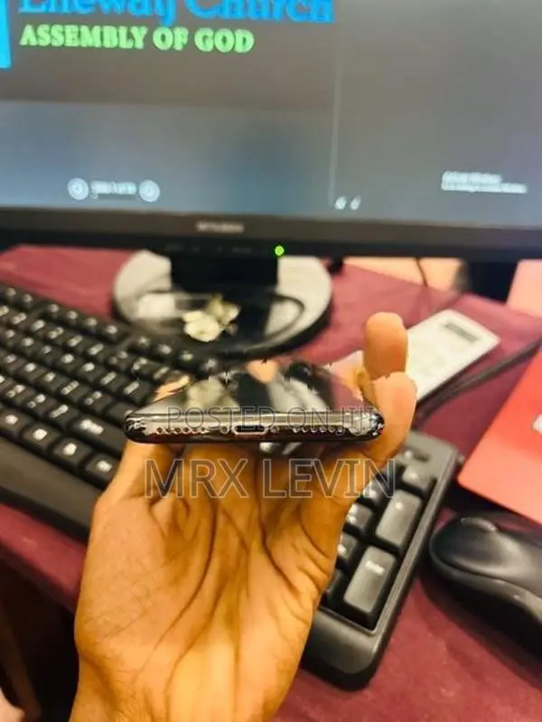 Apple iPhone X (Used)