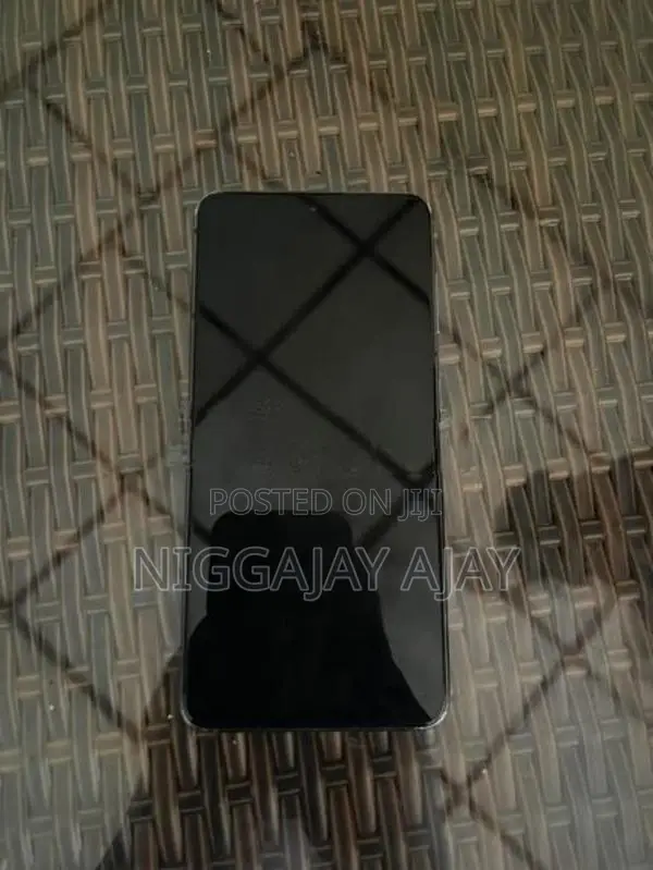 Samsung Galaxy S21 (Used)