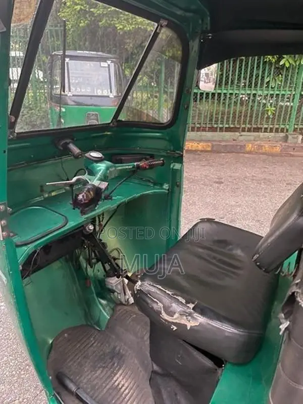 Bajaj RE 2005