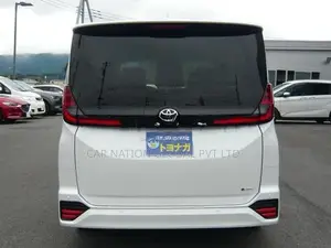 Toyota Noah SZ 7 seater Hybrid 2026