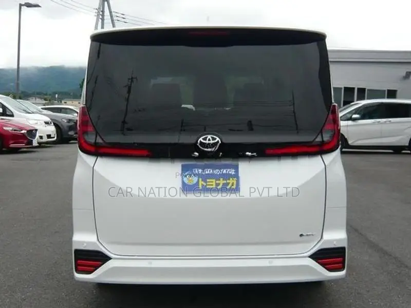 Toyota Noah SZ 7 seater Hybrid 2026