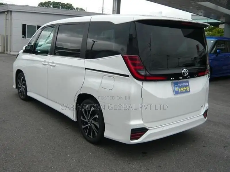 Toyota Noah SZ 7 seater Hybrid 2026