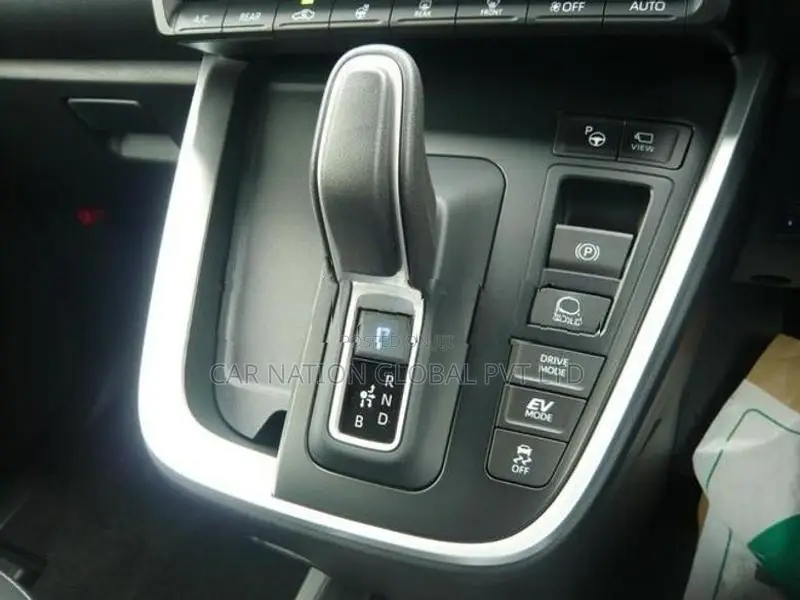 Toyota Noah SZ 7 seater Hybrid 2026
