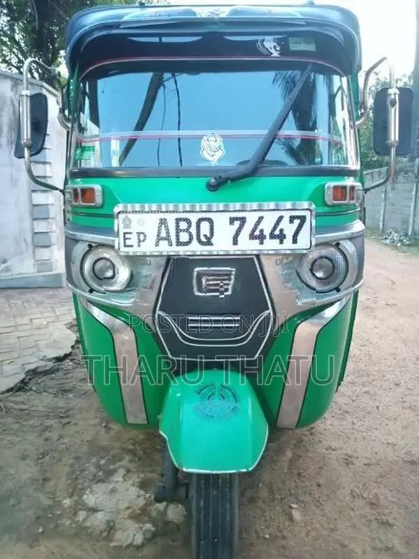 Bajaj RE 2019