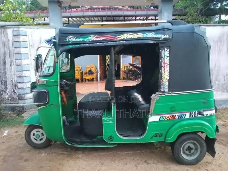 Bajaj RE 2019