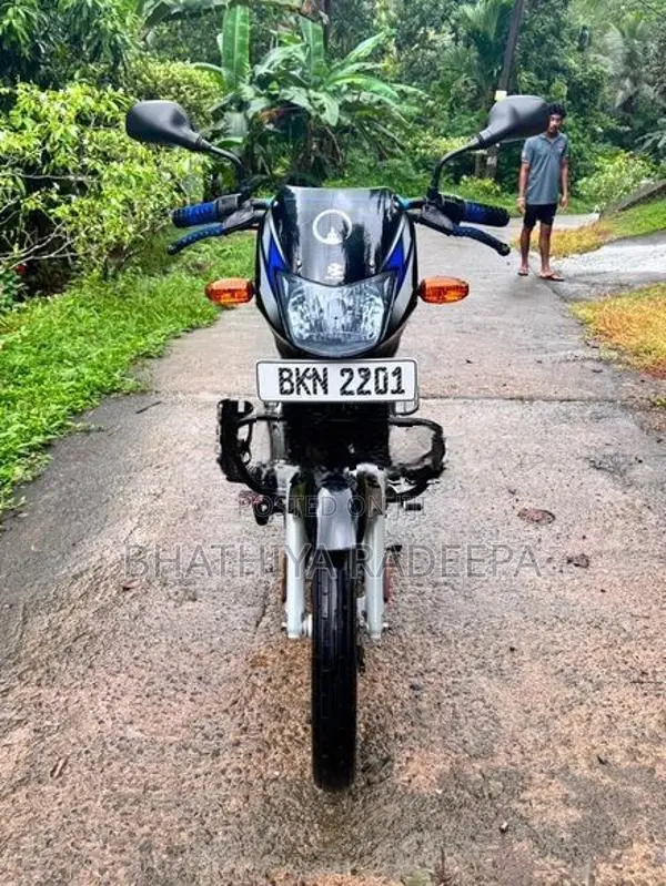 Bajaj CT100 ES 2025