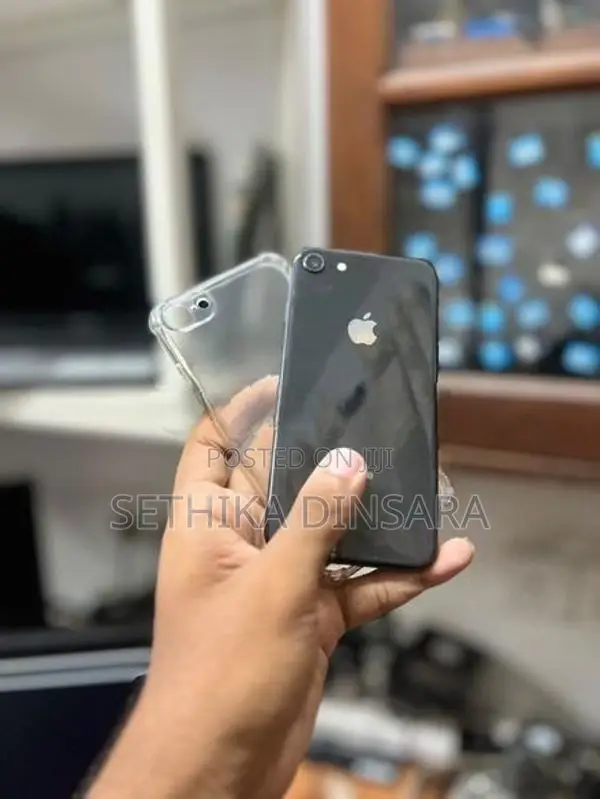 Apple iPhone 8 (Used)