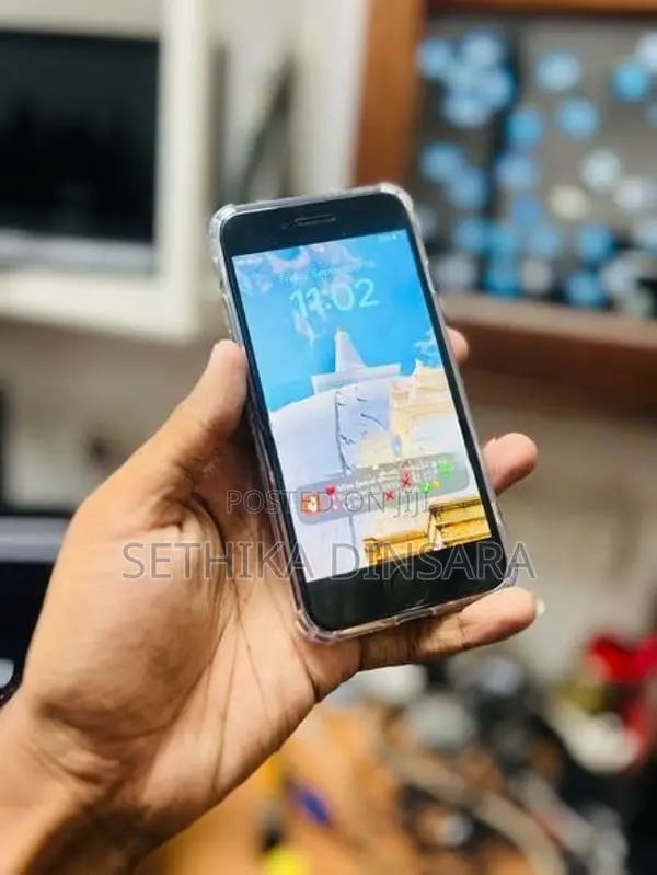 Apple iPhone 8 (Used)