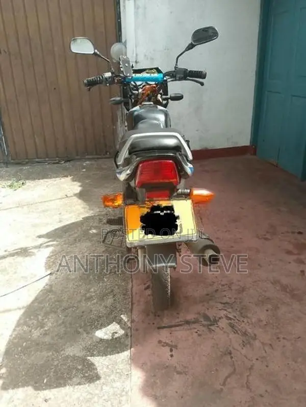 Bajaj CT100 2025