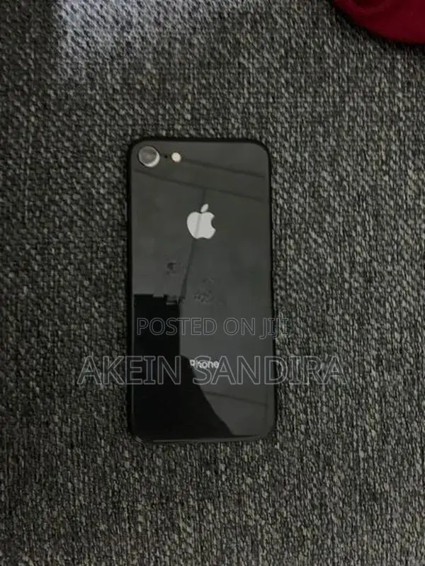 Apple iPhone 8 (Used)