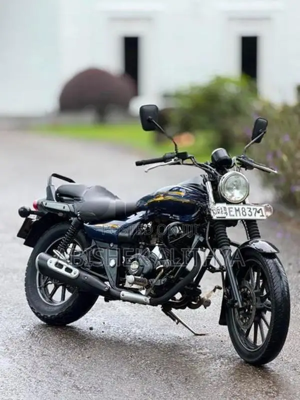 Bajaj Avenger Street 2016