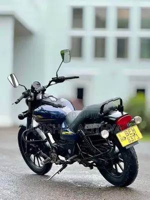 Bajaj Avenger Street 2016