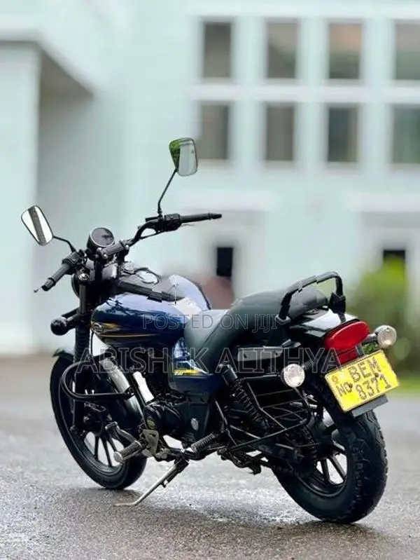 Bajaj Avenger Street 2016