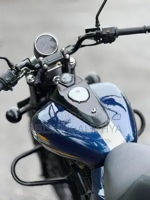 Bajaj Avenger Street 2016