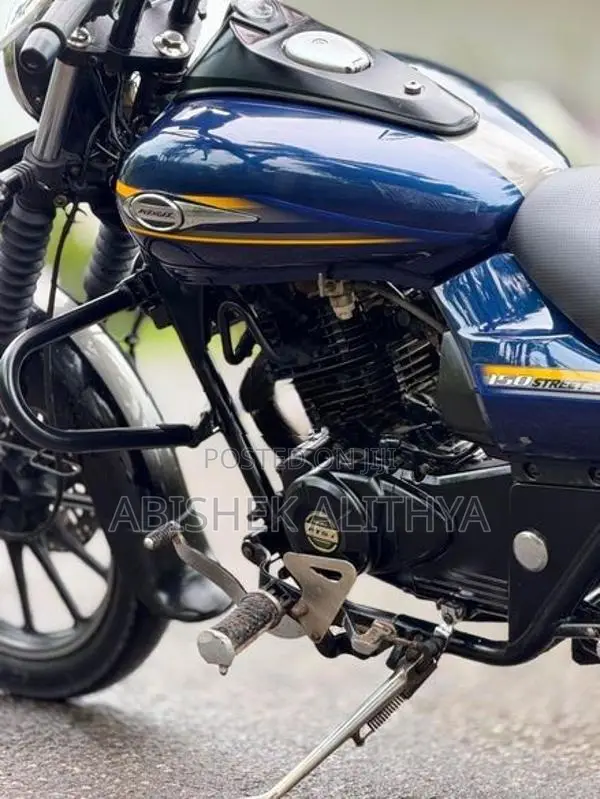 Bajaj Avenger Street 2016