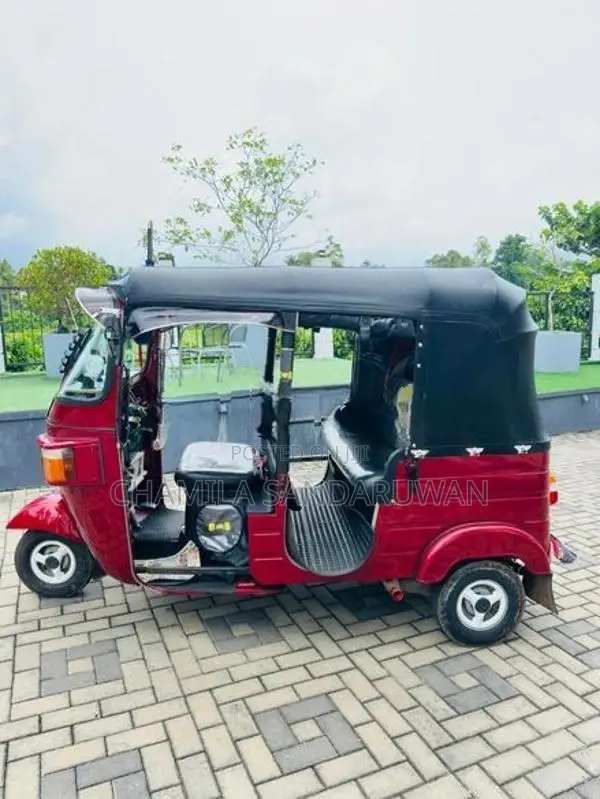 Bajaj RE 2011