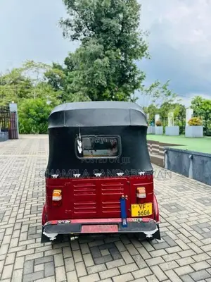Bajaj RE 2011
