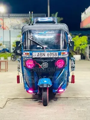 Bajaj RE 2019