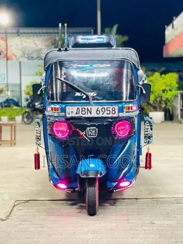 Bajaj RE 2019