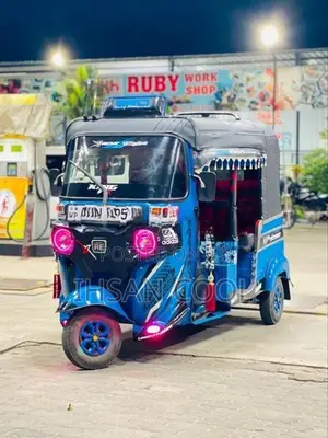 Bajaj RE 2019