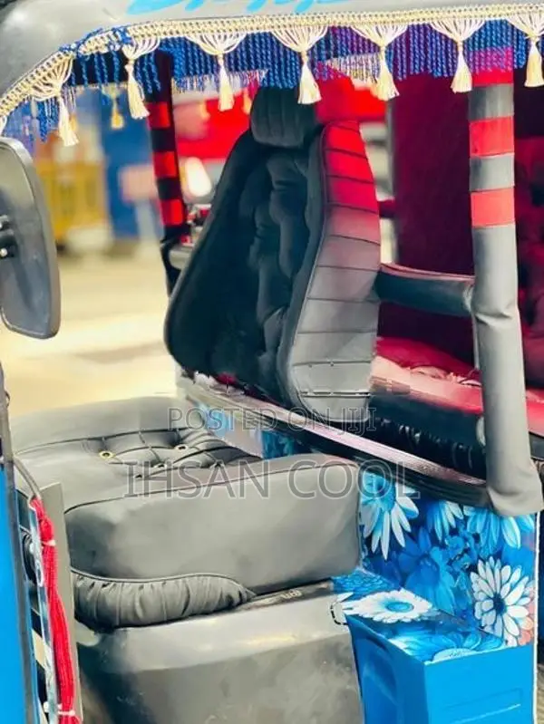 Bajaj RE 2019