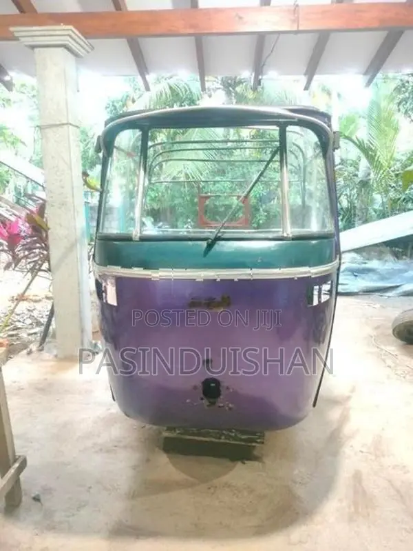 Three Wheel බක්කිය