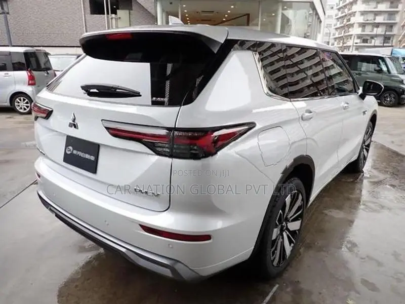 Mitsubishi Outlander P Executive Package 2025