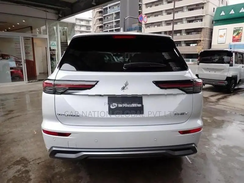 Mitsubishi Outlander P Executive Package 2025