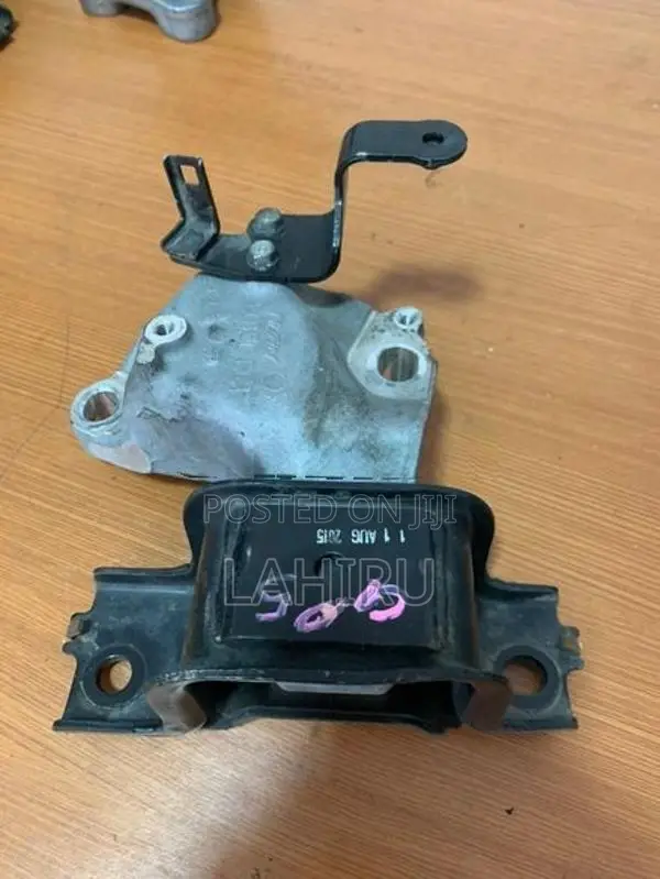 Honda Fit GP5 Gearbox Mount
