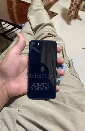 Apple iPhone SE 3 (Used)