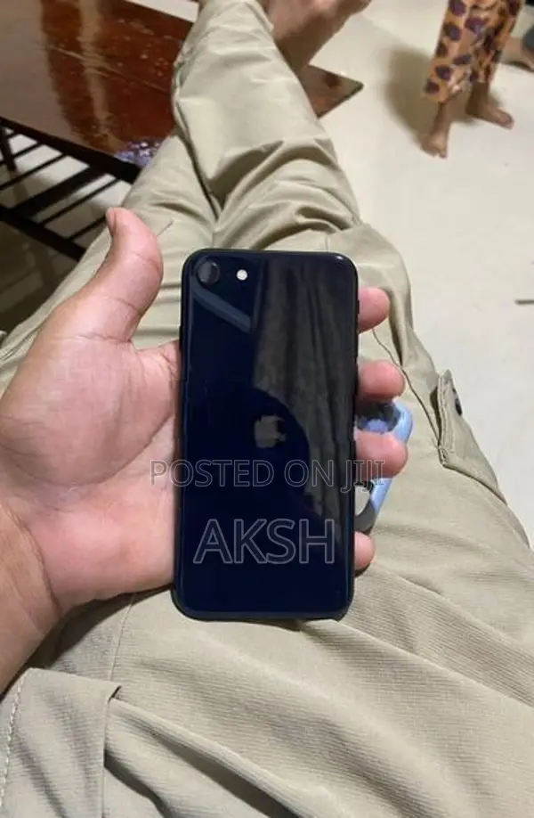 Apple iPhone SE 3 (Used)