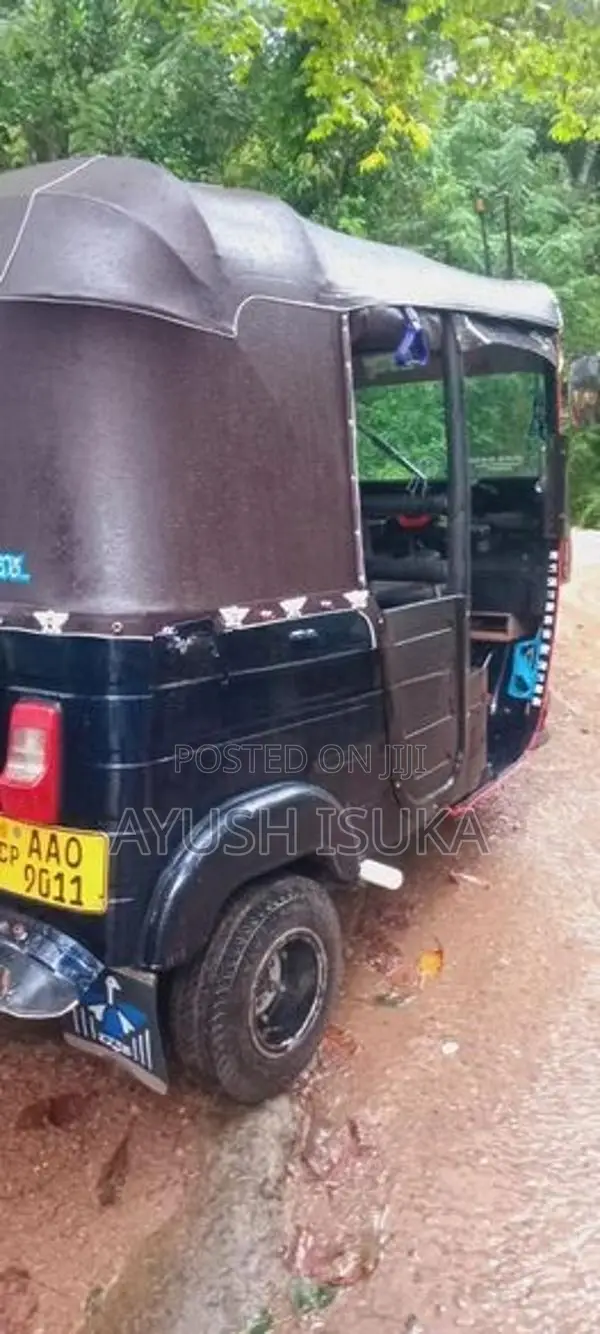 Bajaj RE 205 2014