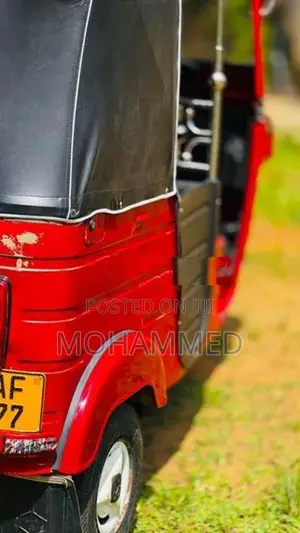 Bajaj RE 205 2013
