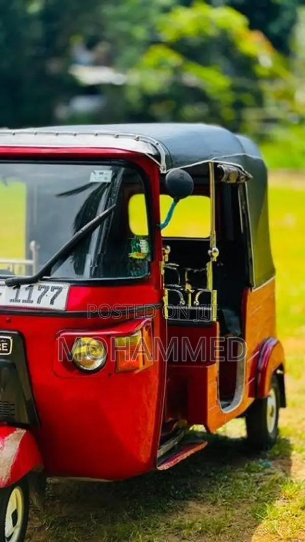 Bajaj RE 205 2013