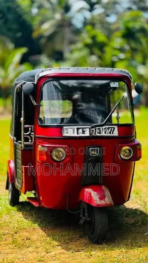 Bajaj RE 205 2013