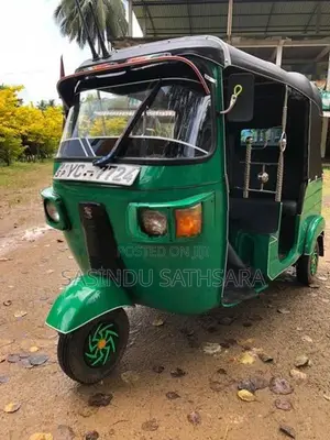 Bajaj RE 4 stroke 2011