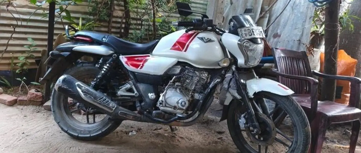 Bajaj V15 2020