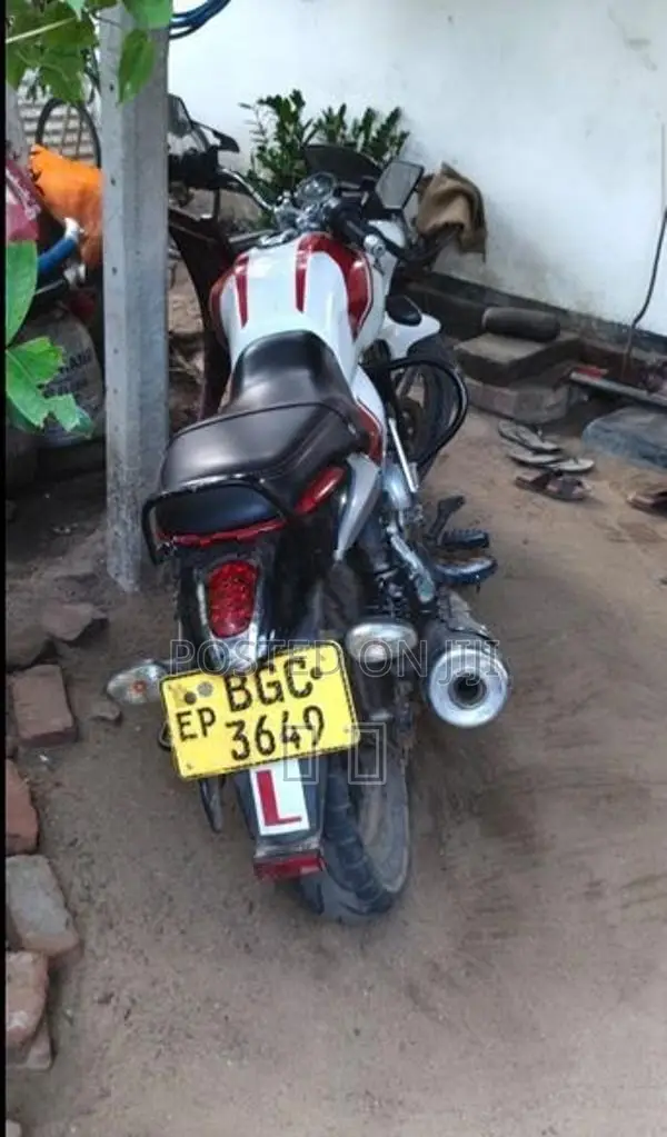 Bajaj V15 2020