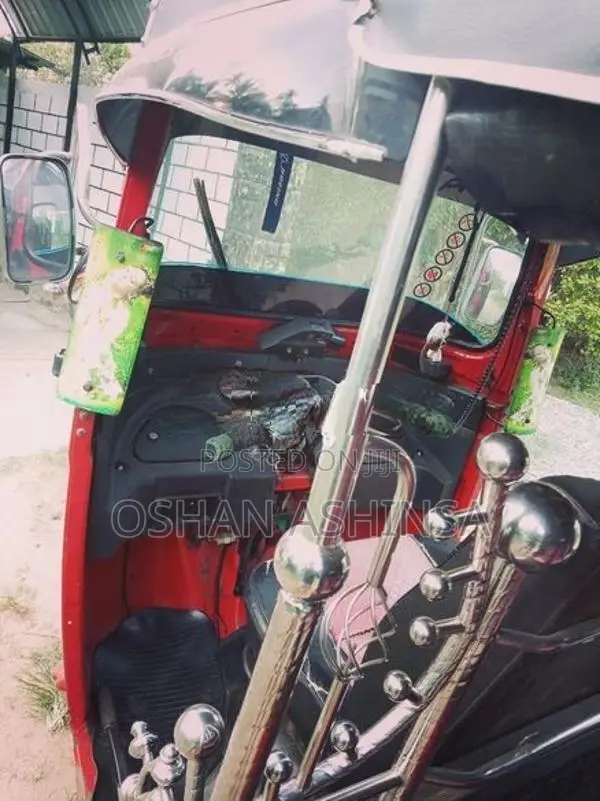 Bajaj RE 2015