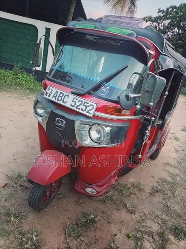Bajaj RE 2015