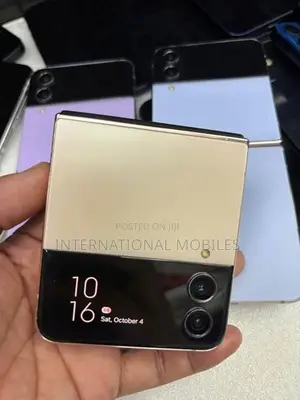 Samsung Z Flip 4 256GB Fullset 5G (Used)