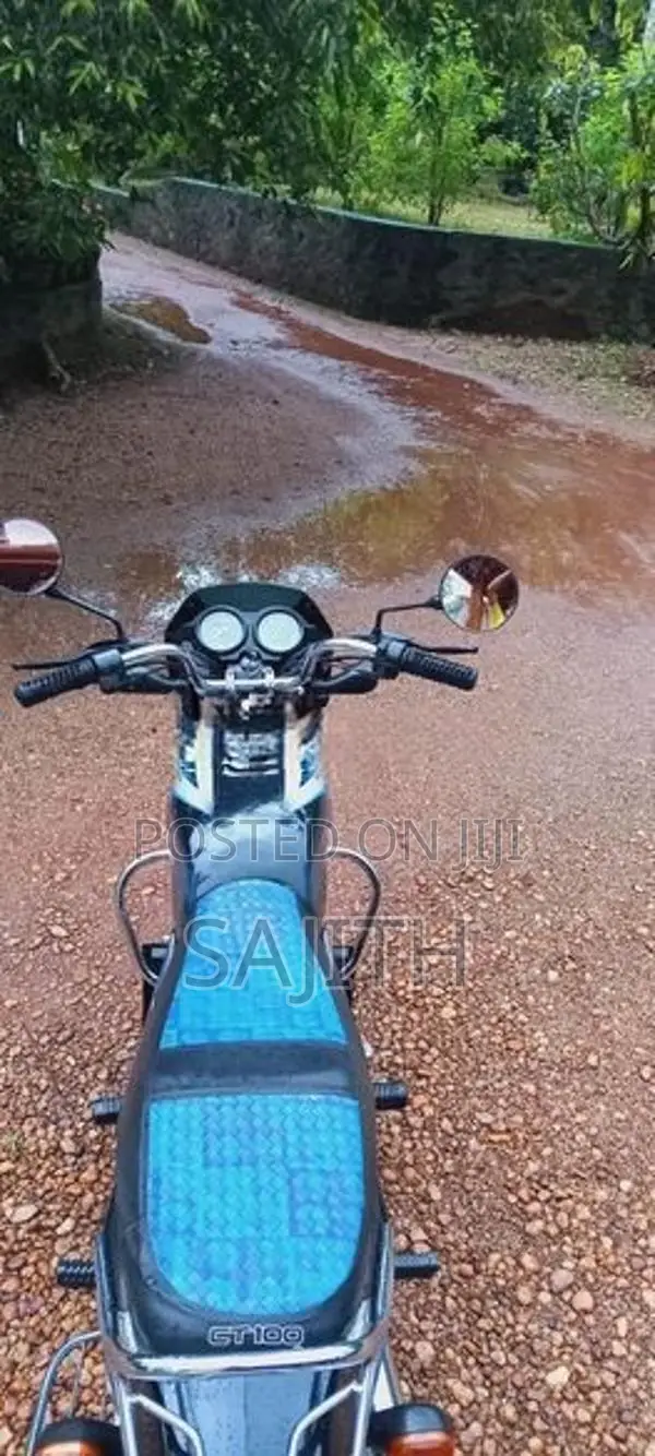 Bajaj CT100 2015